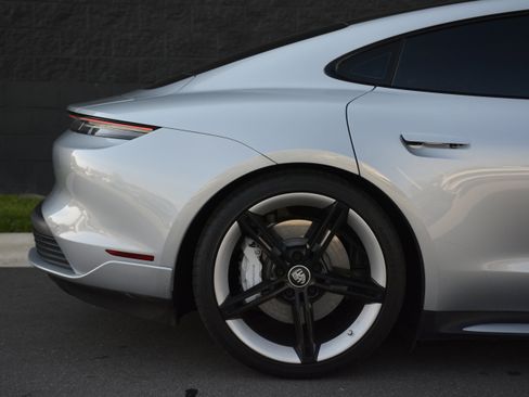 Certified 2022 Porsche Taycan 4S image 42