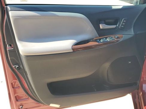 Used 2017 Toyota Sienna Limited Premium w/ Advanced Technology Package FWD image 10