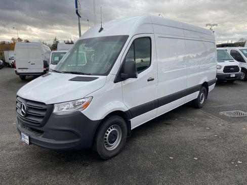 Used 2024 Mercedes-Benz Sprinter 2500 w/ Acoustic Package image 3