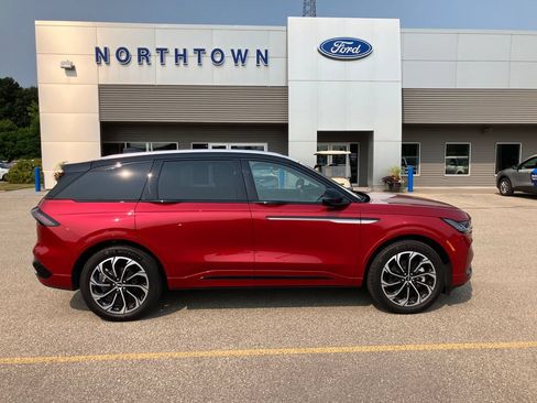 Used 2025 Lincoln Nautilus Reserve AWD/4WD image 7