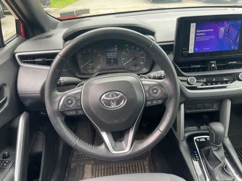 Used 2024 Toyota Corolla Cross AWD Hybrid w/ Moonroof Package image 15