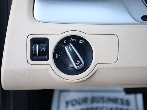 Used 2013 Volkswagen CC R-Line image 36