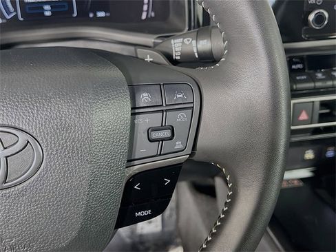 Used 2025 Toyota Camry SE image 17