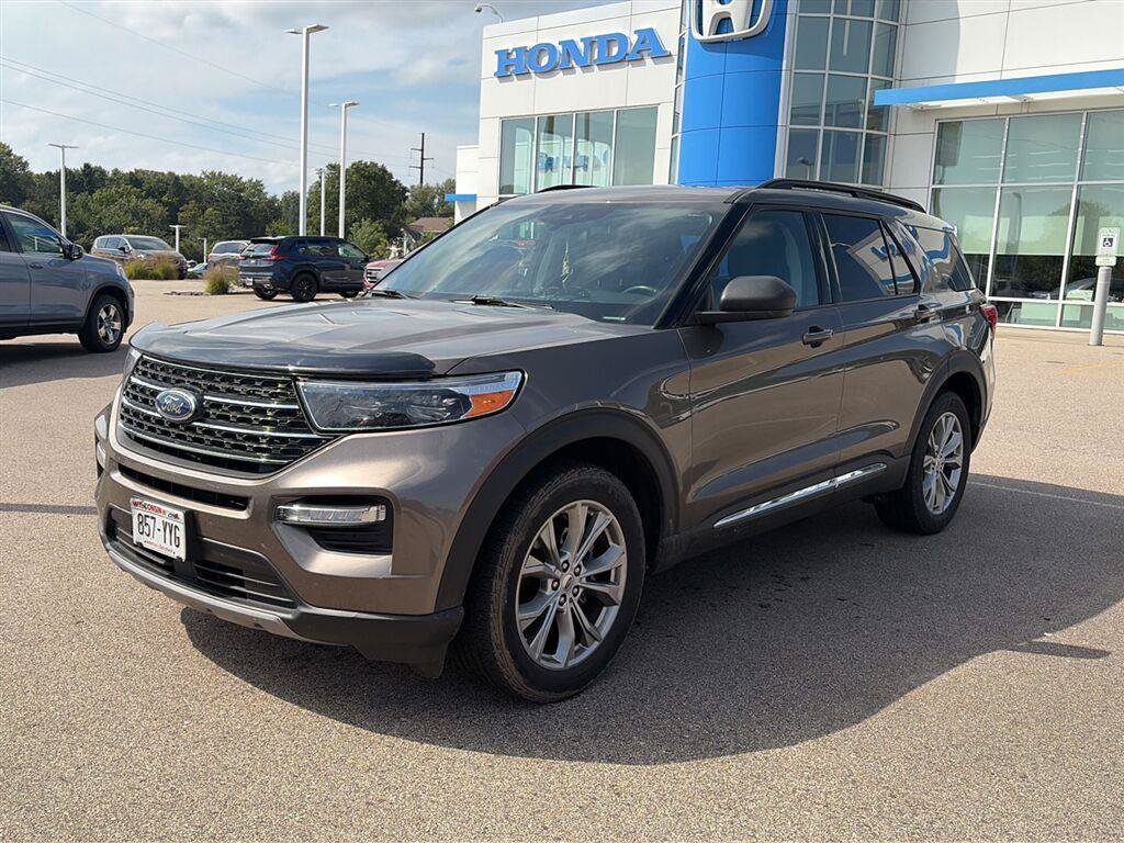 Used 2021 Ford Explorer XLT w/ Equipment Group 202A AWD/4WD image 6