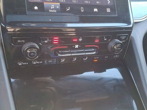 Used 2023 Jeep Grand Cherokee Altitude image 18