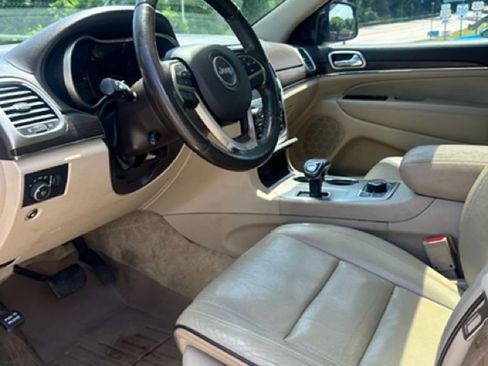 Used 2015 Jeep Grand Cherokee Overland AWD/4WD image 8