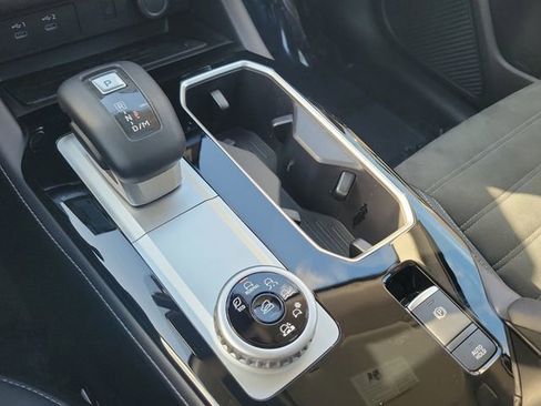 New 2025 Mitsubishi Outlander AWD image 32