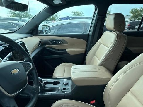 Used 2023 Chevrolet Traverse Premier AWD/4WD image 9
