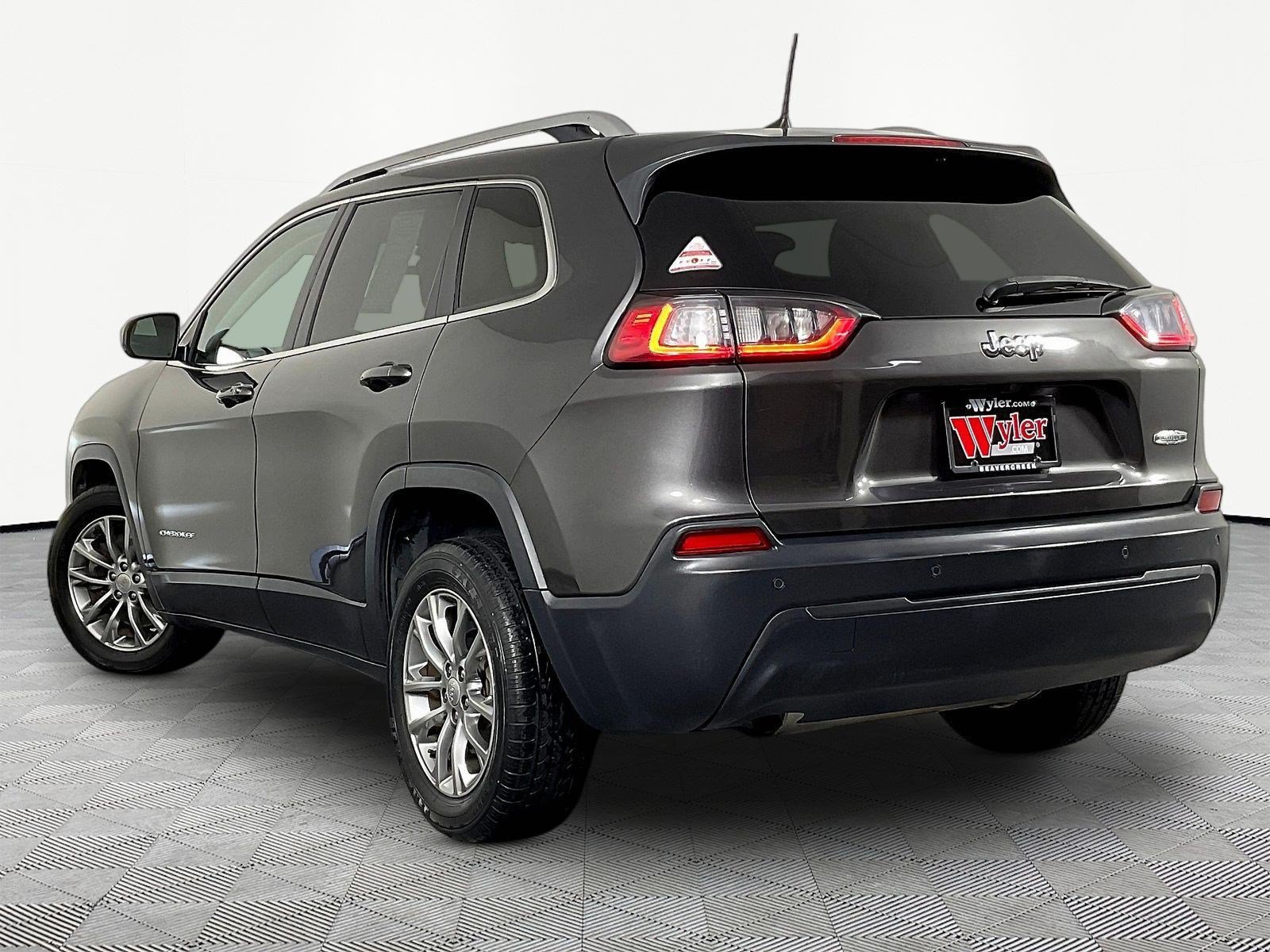 Used 2020 Jeep Cherokee Latitude Plus FWD image 4