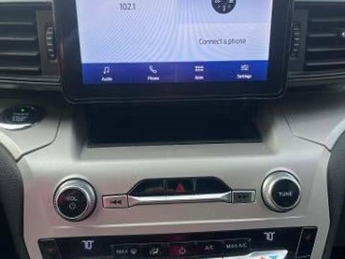 Used 2020 Ford Explorer XLT w/ Comfort Package AWD/4WD image 4