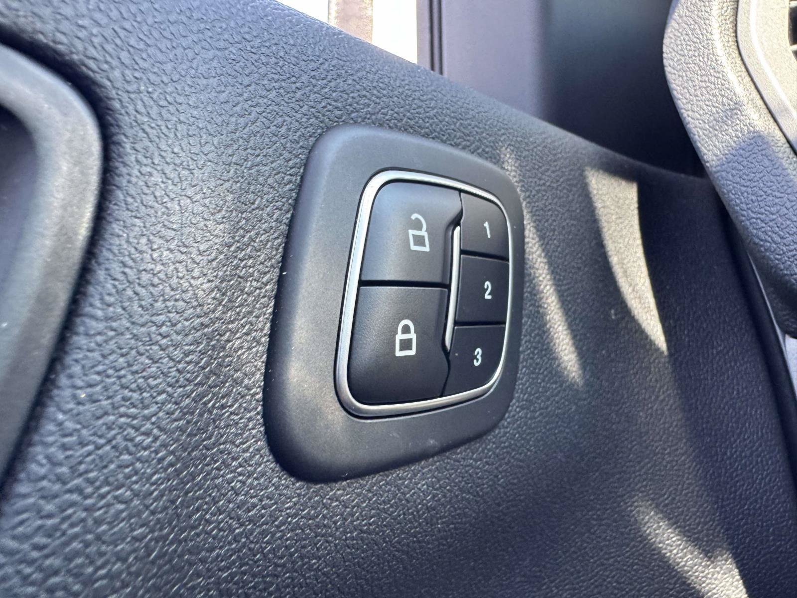 New 2023 Ford Escape SE w/ PHEV Premium Package FWD image 28