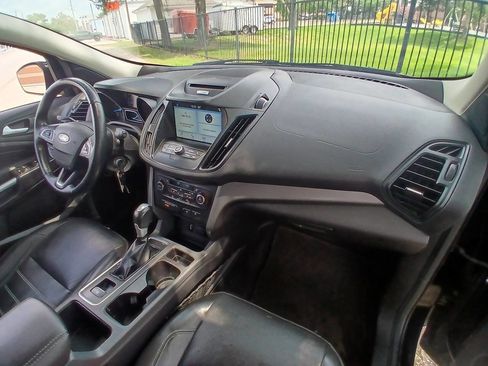 Used 2017 Ford Escape SE w/ SE Leather Comfort Package FWD image 18