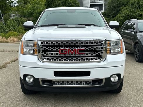 Used 2011 GMC Sierra 2500 Denali w/ Suspension Package, Off-Road image 6