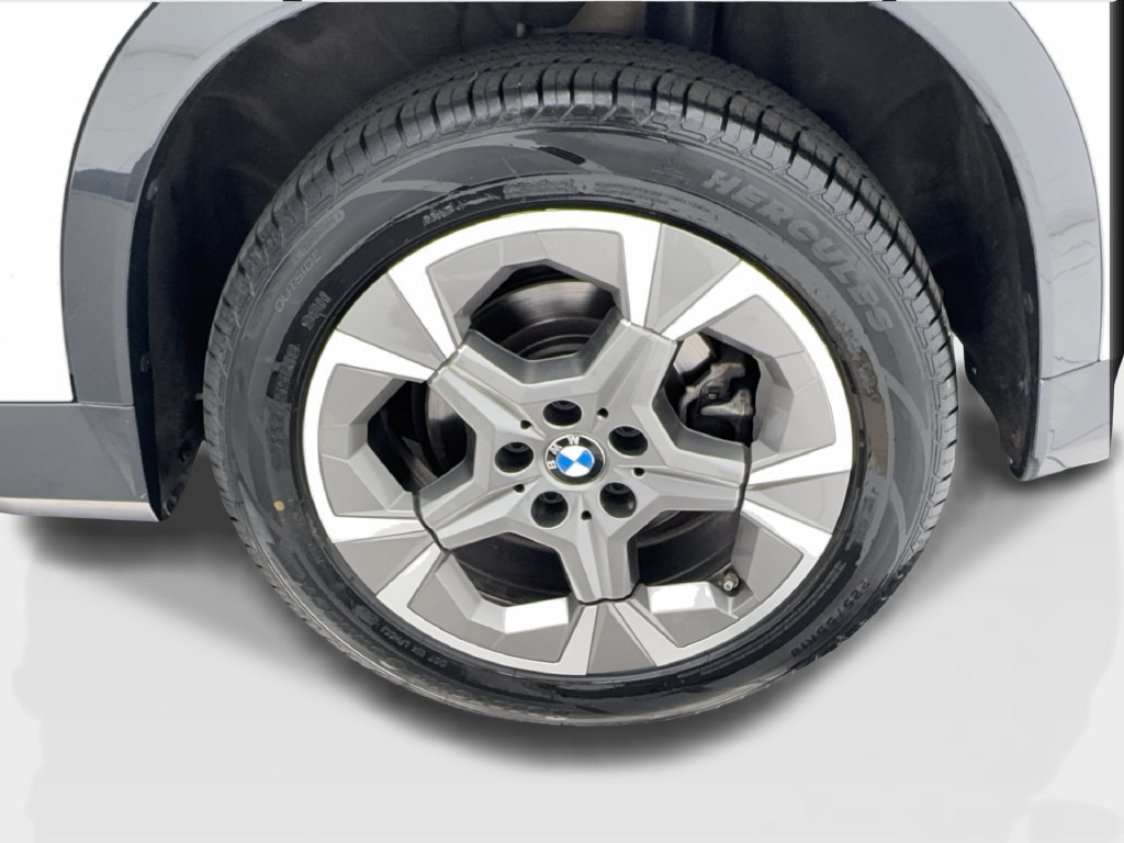 Used 2025 BMW X1 xDrive28i AWD/4WD image 7