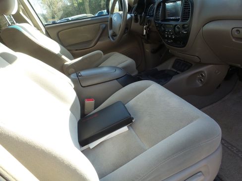 Used 2007 Toyota Sequoia SR5 image 8