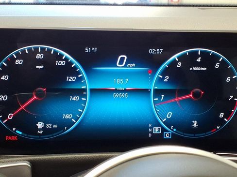 Used 2021 Mercedes-Benz GLB 250 4MATIC image 11