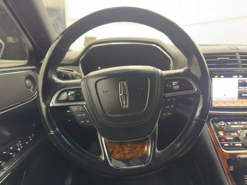 Used 2017 Lincoln Continental Select image 18