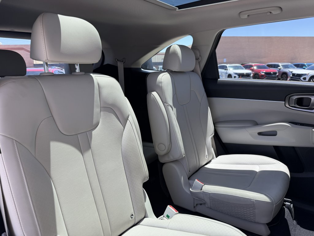 Used 2025 Kia Sorento EX w/ EX Panoramic Sunroof Package FWD image 39