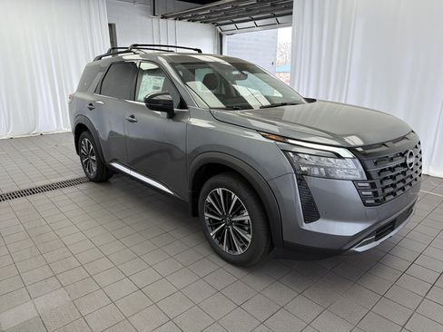 New 2026 Nissan Pathfinder Platinum AWD/4WD image 3