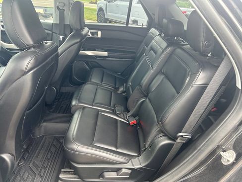Used 2020 Ford Explorer XLT w/ Equipment Group 202A AWD/4WD image 11