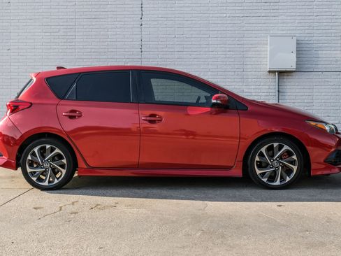 Used 2018 Toyota Corolla iM FWD image 6