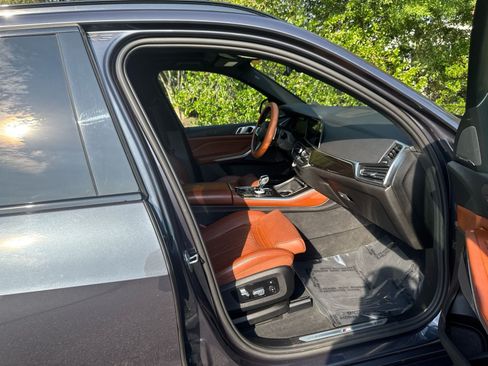 Used 2019 BMW X5 xDrive50i w/ M Sport Package AWD/4WD image 39