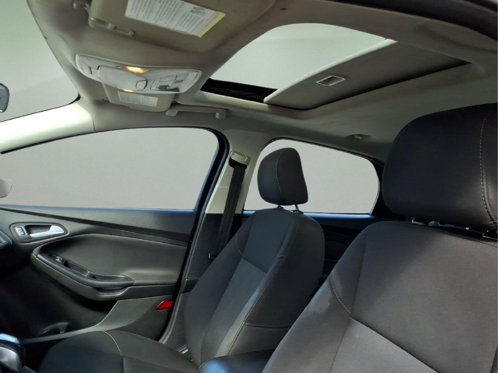Used 2015 Ford Focus SE w/ SE Sport Package FWD image 16