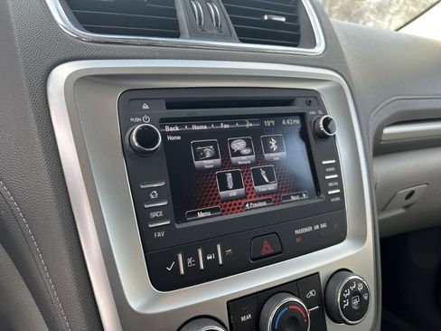 Used 2016 GMC Acadia SLE image 21