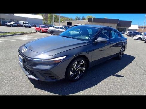 Certified 2024 Hyundai Elantra Limited FWD image 4