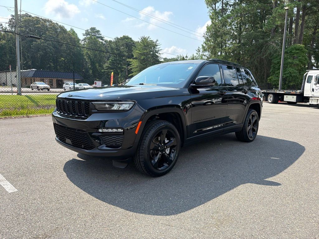 Used 2023 Jeep Grand Cherokee Limited w/ Luxury Tech Group II AWD/4WD image 2