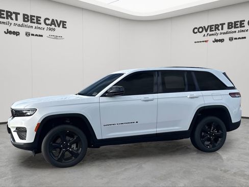 New 2025 Jeep Grand Cherokee Altitude image 4