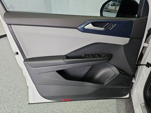 Certified 2023 Volkswagen Taos SE FWD image 15