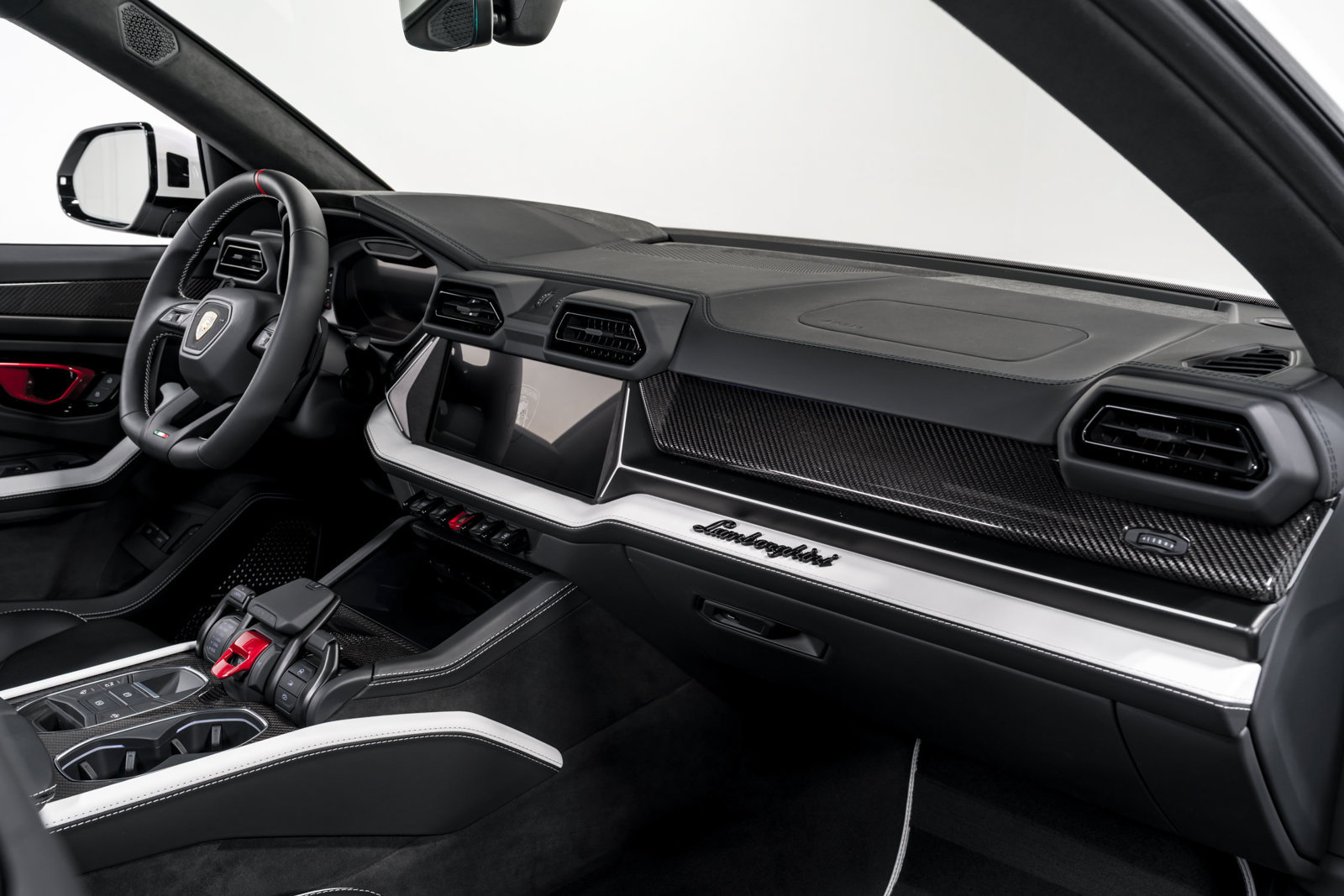 Used 2025 Lamborghini Urus SE AWD/4WD image 37
