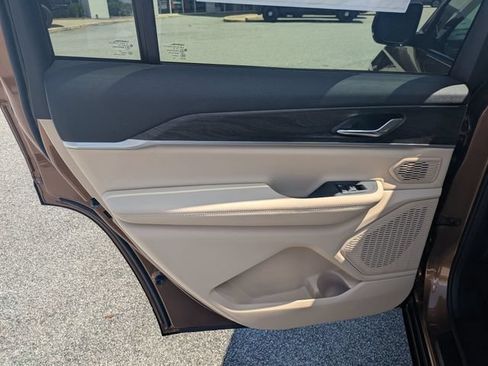 New 2026 Jeep Grand Cherokee L Limited w/ Luxury Tech Group II RWD image 26
