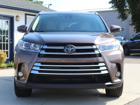 Used 2018 Toyota Highlander Limited AWD/4WD image 8