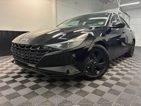 Used 2022 Hyundai Elantra SEL FWD image 3