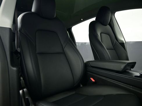 Used 2025 Tesla Model Y Long Range image 57