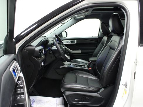 Used 2022 Ford Explorer Limited w/ Equipment Group 301A AWD/4WD image 12