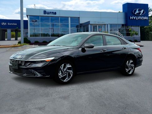 New 2025 Hyundai Elantra Limited image 2