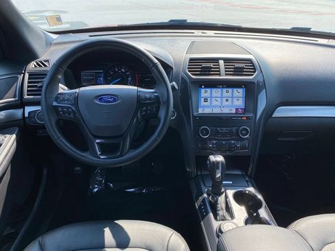 Used 2018 Ford Explorer XLT w/ Equipment Group 202A AWD/4WD image 12