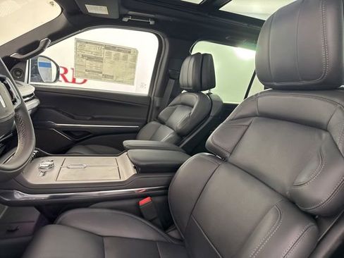 New 2025 Lincoln Navigator Reserve w/ Jet Appearance Package image 13