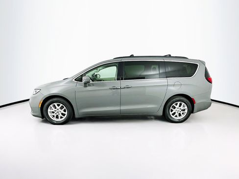 Used 2022 Chrysler Pacifica Touring-L w/ Uconnect Theater Family Group image 4