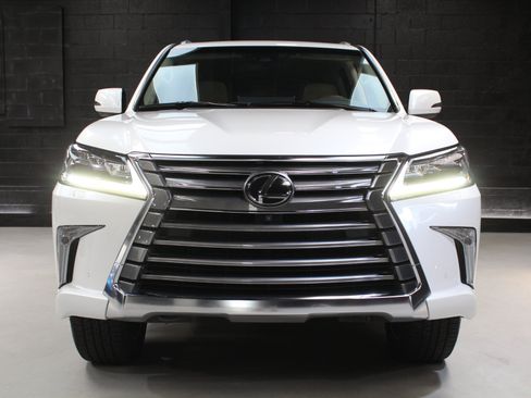 Used 2021 Lexus LX 570 4WD w/ Luxury Package image 6