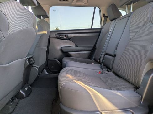 Used 2023 Toyota Highlander LE image 13