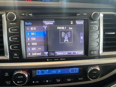 Used 2017 Toyota Highlander Limited AWD/4WD image 32