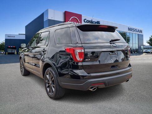 Used 2018 Ford Explorer XLT w/ Equipment Group 202A AWD/4WD image 4