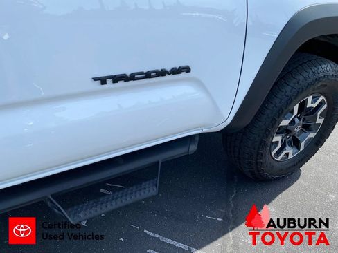 Certified 2022 Toyota Tacoma TRD Off-Road AWD/4WD image 10