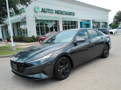 Used 2022 Hyundai Elantra SEL FWD image 1