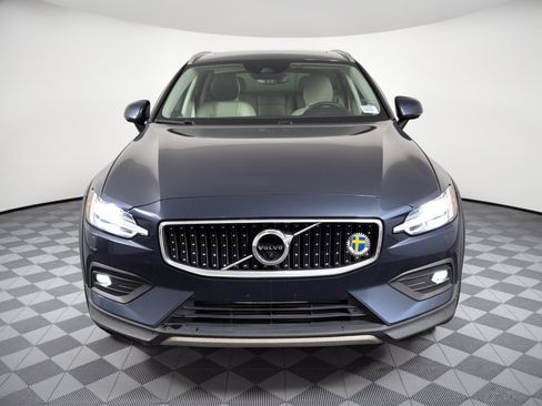 Used 2020 Volvo V60 T5 Cross Country AWD/4WD image 6