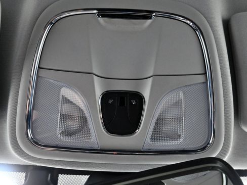 Used 2021 Jeep Cherokee Trailhawk AWD/4WD image 21